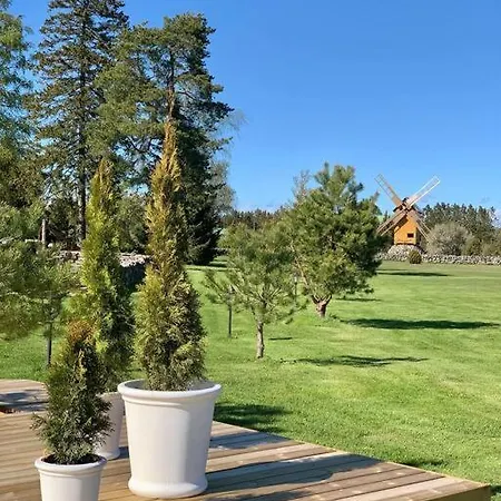 Meela Talu Sviit * Kuusiku